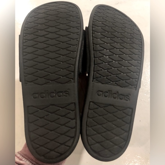 Adidas Adilette Comfort Slides in black with black stripes - Men’s 8/Women’s 9 - Picture 4 of 5